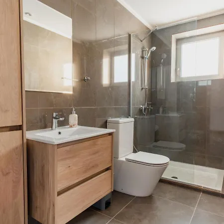 Lovely Vacation For Up To Eight Guests With Balcony All Yours Appartamento *