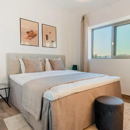 아파트 Lovely Vacation For Up To Eight Guests With Balcony All Yours